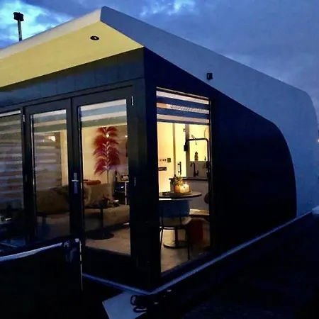Drijvende Hotel 4*