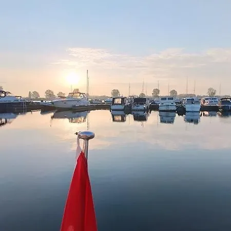 Drijvende Hotel 4*